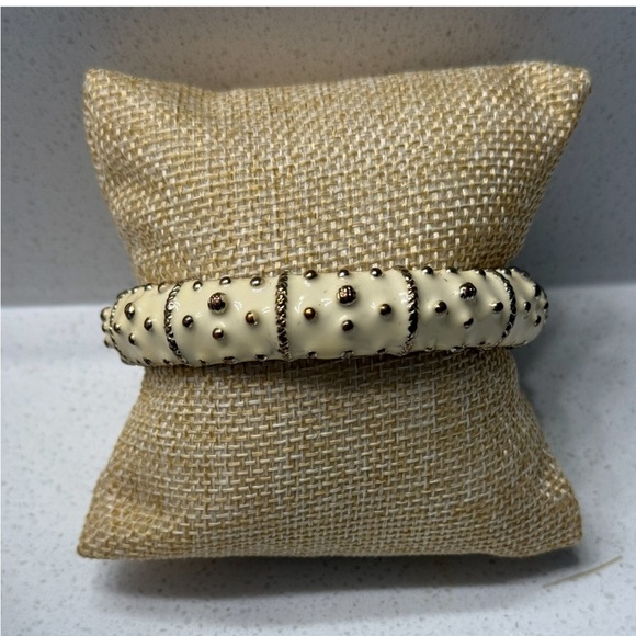 Vintage Signed Lilly Pulitzer Cream Gold Enamel Bangle Bracelet Rare EUC - Picture 2 of 6